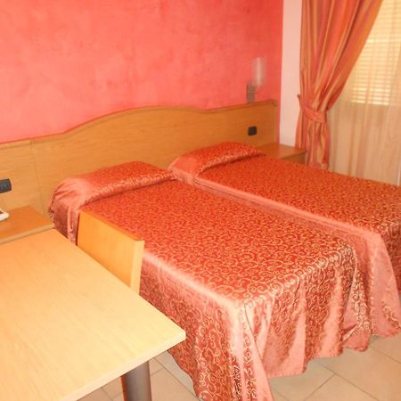 Hotel Tenda Rossa Marina Di Carrara Extérieur photo