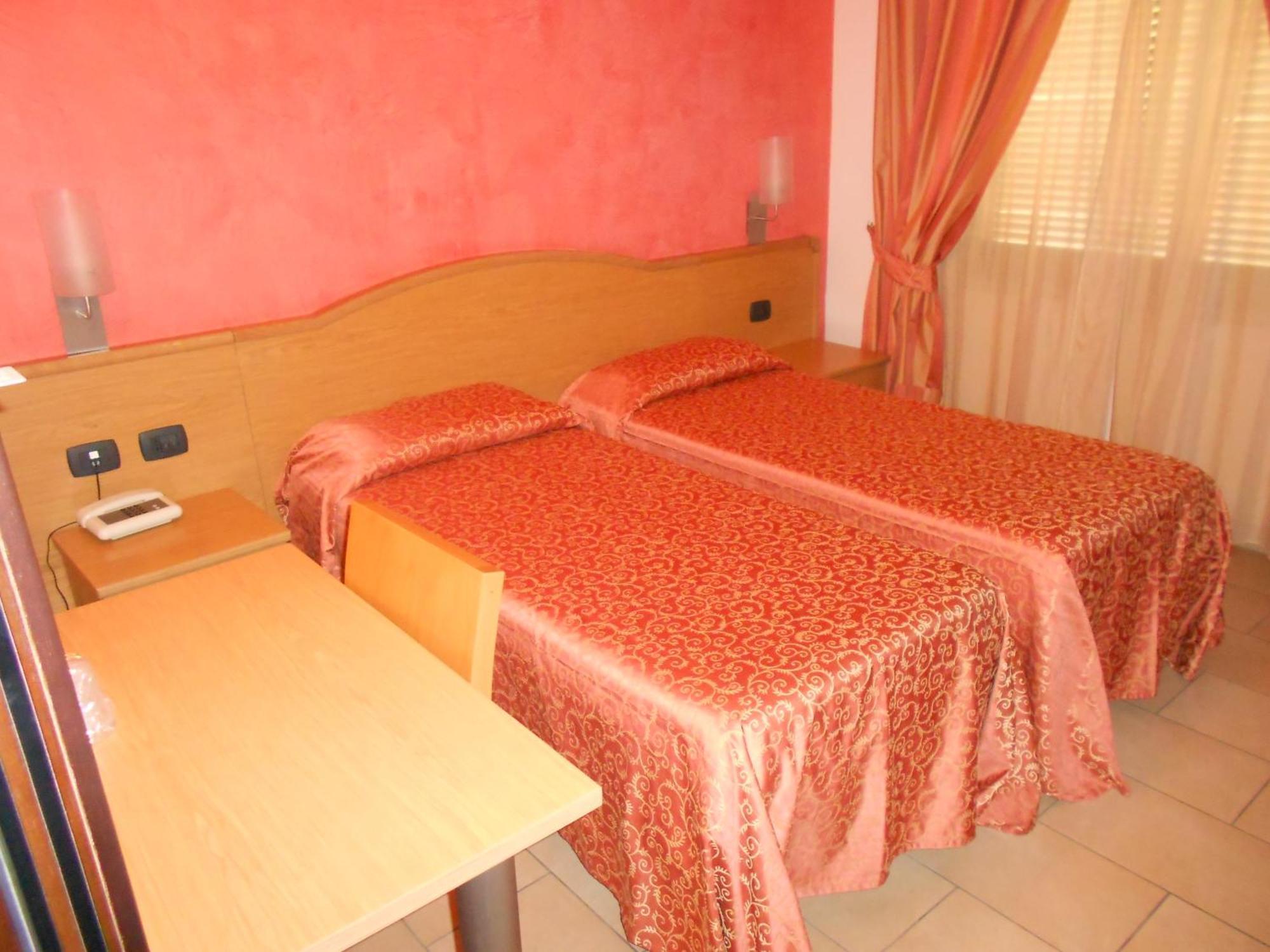 Hotel Tenda Rossa Marina Di Carrara Extérieur photo