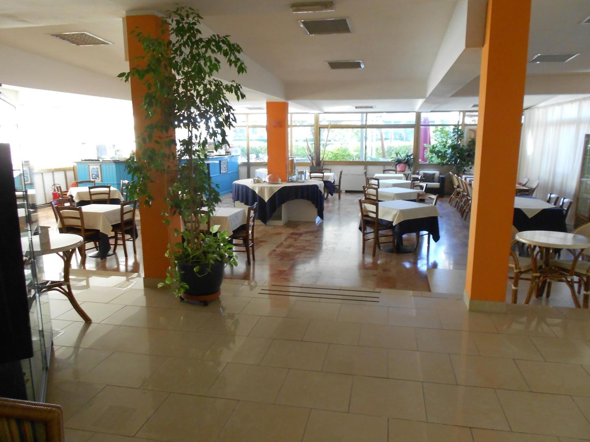 Hotel Tenda Rossa Marina Di Carrara Extérieur photo