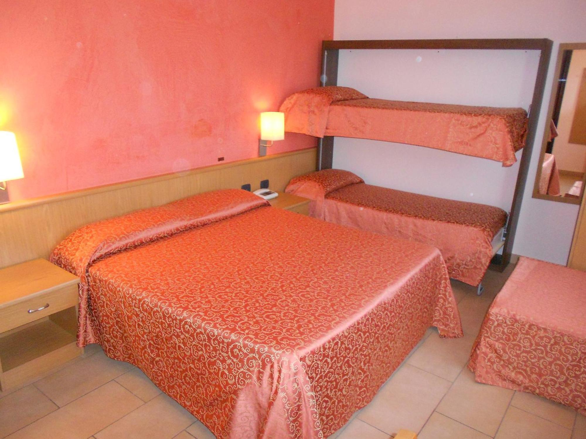 Hotel Tenda Rossa Marina Di Carrara Extérieur photo