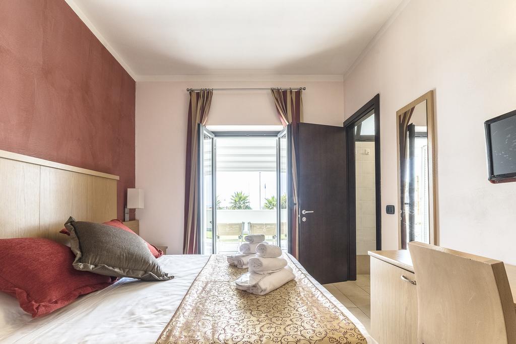 Hotel Tenda Rossa Marina Di Carrara Extérieur photo