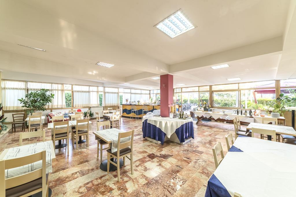 Hotel Tenda Rossa Marina Di Carrara Extérieur photo